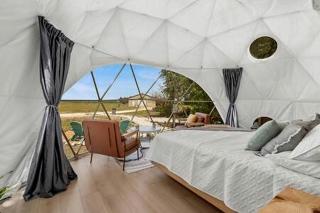 Peaceful Luxury Glamping Domes with Stargazing & Farm Retreat near Lake Access in Wolfe City, Texas - 6