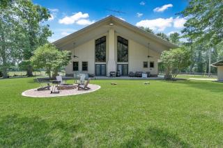 Spacious Texas Ranch Retreat with Cowboy Pool and Fire Pit Near Lake Livingston, Coldspring TX - 0