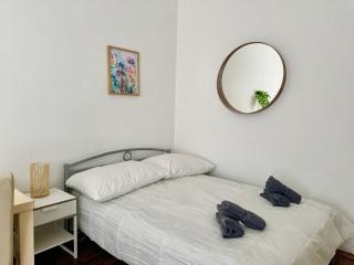 Central Long-Term Apartment near First District - 7
