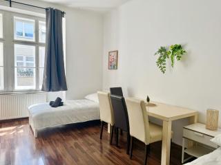 Central Long-Term Apartment near First District - 4