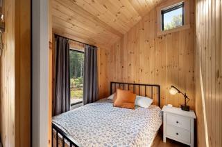 Cozy Chic Cottage with Covered Porch in Vermont - 1