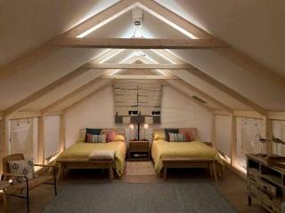 Tranquil Lakefront Glamping Safari Tent with Scenic Views near Bastrop, Texas - 6