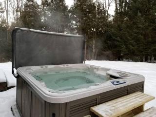 White Mountains Family Adventure: Secluded Cabin with Hot Tub Getaway - 7