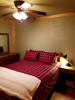 White Mountains Family Adventure: Secluded Cabin with Hot Tub Getaway - 6