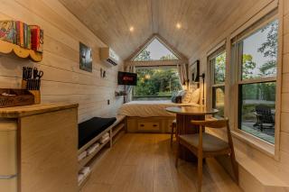 Secluded Tiny Home with Hot Tub, Sauna & Fire Pit near Lake Livingston in Coldspring, Texas - 9