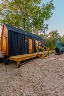 Secluded Tiny Home with Hot Tub, Sauna & Fire Pit near Lake Livingston in Coldspring, Texas - 7