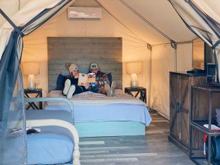 A Relaxing Glamping Getaway: Tranquil Safari Tent on the San Marcos River near Kingsbury, Texas - 7