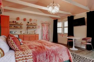 Charm in the Mountains: Your Nicest Getaway Awaits at Our One-of-a-Kind Tracy City Cabin - 2