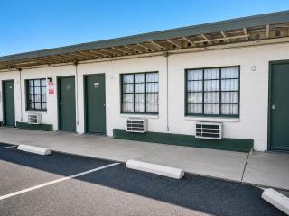 Carl's Motel - 7