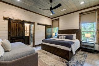 Escape to Elegance: Hochatown's Premier Luxury Cabin for Big Groups and Families - 7