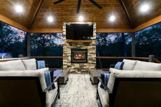 Escape to Elegance: Hochatown's Premier Luxury Cabin for Big Groups and Families - 3