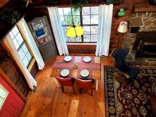 Secluded Cabin Oasis: Your Gateway to Nature Near White River, Arkansas - 2