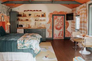 Chic and Cozy: Romantic Glamping at Its Finest in Tennessee - 4