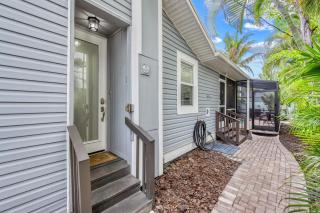 Coconut House - 606B - 2