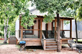Fantastic Texas Glamping Adventure for Family and Friends: Luxurious Tented Cabin on the Geronimo Creek in Seguin - 0