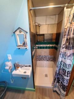 Charming Lakefront Cabin with Sandy Beach Access & Fire Pit Near Lake Cisco, TX - 2