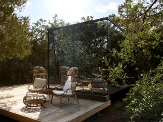 Whimsical Flower-Inspired Mirror Cabin by the Lake in the Enchanted Forests of Texas - 3