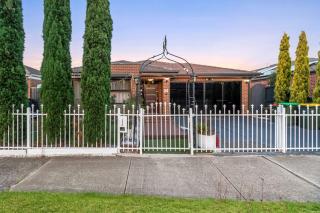 Spacious & cozy retreat in Melbourne west - 0