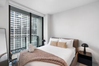 Downtown Miami Condo w Den in 501 First - 7
