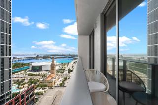 Downtown Miami Condo w Den in 501 First - 9