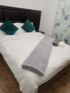 Southerton Luxury 4 bedroom holiday home - 0