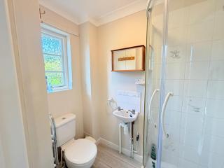 Steyne Cottages, with wonderful Solent views - 5