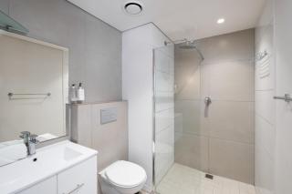 Modern Two Bedroom Unit, Mountain & Harbour Views - 1