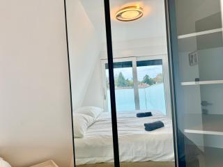 Luxury Rooftop Apartment with Free Parking - 3