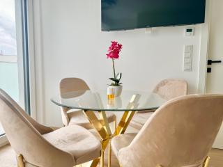 Luxury Rooftop Apartment with Free Parking - 1
