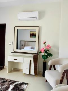 Luxurious and modern style 2BR apartment in Rawalpindi, near food street ,self check in, free Netflix - Rawalpindi - 8