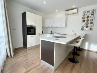Family 3BR Apartment in Swieqi I Spacious Bright & Cot - 6