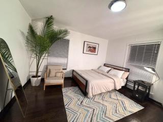 Simple Comforts Home - Midway Hollow North Dallas - Pets Welcome - 1