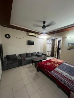 Studio Appartment available in bahria phase 1 near to car chowk - 1