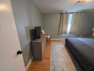 Newly renovated Condo 1 mile from Salem - 2