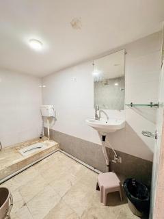 Hotel 5 Star Yatri Vishram Dormitory And Rooms - 8