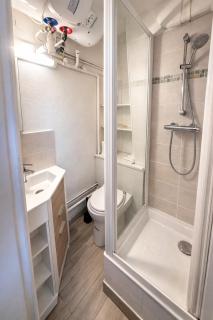 Studio Cosy Vue sur le Château- Gare RER A à 1 min - 2