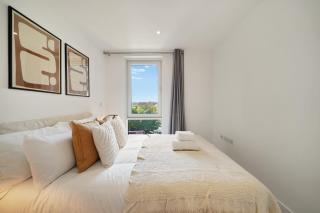 2 Bed 2 Bath Flat near Clapham Junction w/Parking - 4