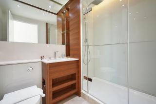 2 Bed 2 Bath Flat near Clapham Junction w/Parking - 5