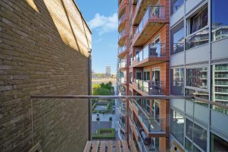2 Bed 2 Bath Flat near Clapham Junction w/Parking - 9