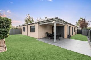 Craigieburn Family Retreat I Comfort & Cozy Vibes - 6