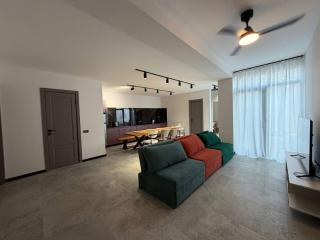 4BDR Apartment with Sauna - 0