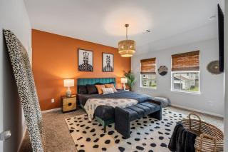 Terracotta Hut W HotTub and Game room Near IAH Airport - 4