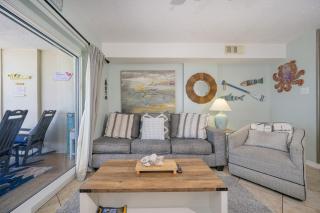 Royal Palms 1007 - 5