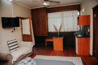 Buddy's Self Catering - 5
