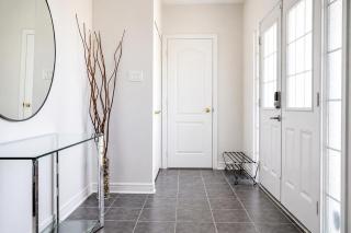 Newmarket Home Away from Home - 2
