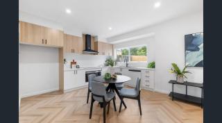 Stylish, Renovated Family Home in Box Hill North - 8