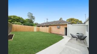 Stylish, Renovated Family Home in Box Hill North - 7