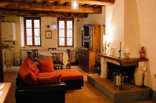 Elegant Apartment in Paciano's Historic Center - 1
