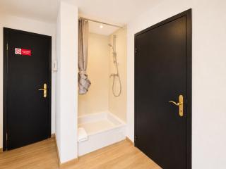 CROWN LIVING Basic Studios - Self Check-In - Free Parking - Highspeed WiFi - Ideal for Holiday and Work Stays - 9