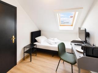 CROWN LIVING Basic Studios - Self Check-In - Free Parking - Highspeed WiFi - Ideal for Holiday and Work Stays - 3